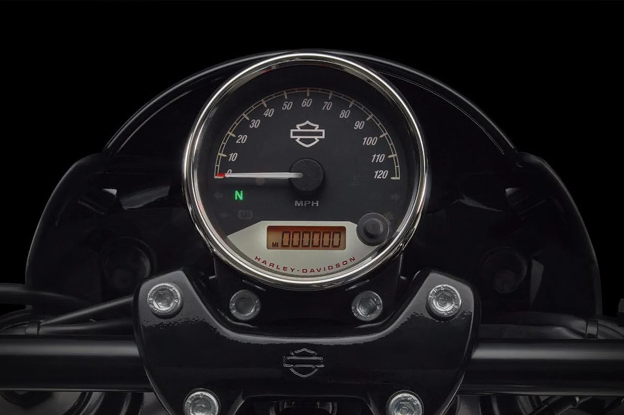 2017 Harley Davidson Street Rod digital speedometer