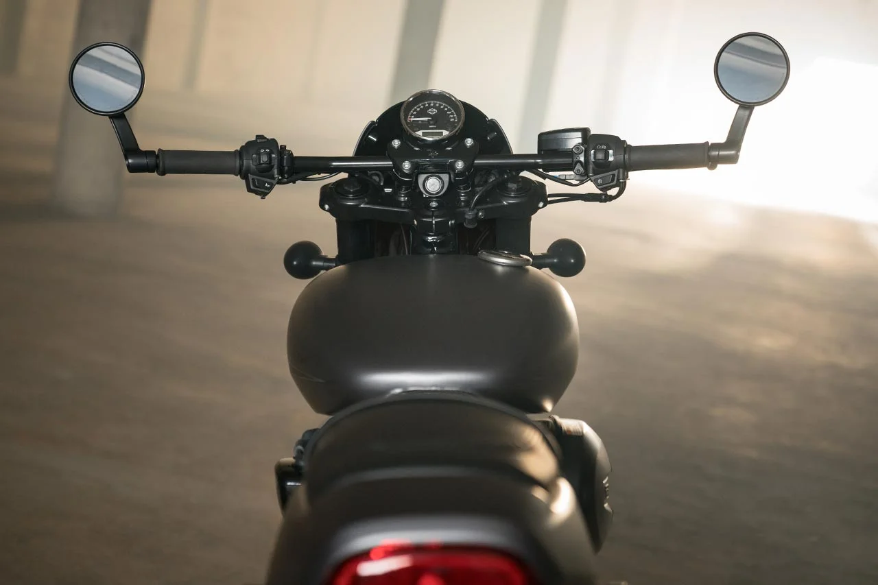2017 Harley-Davidson Street Rod drag-style handlebar