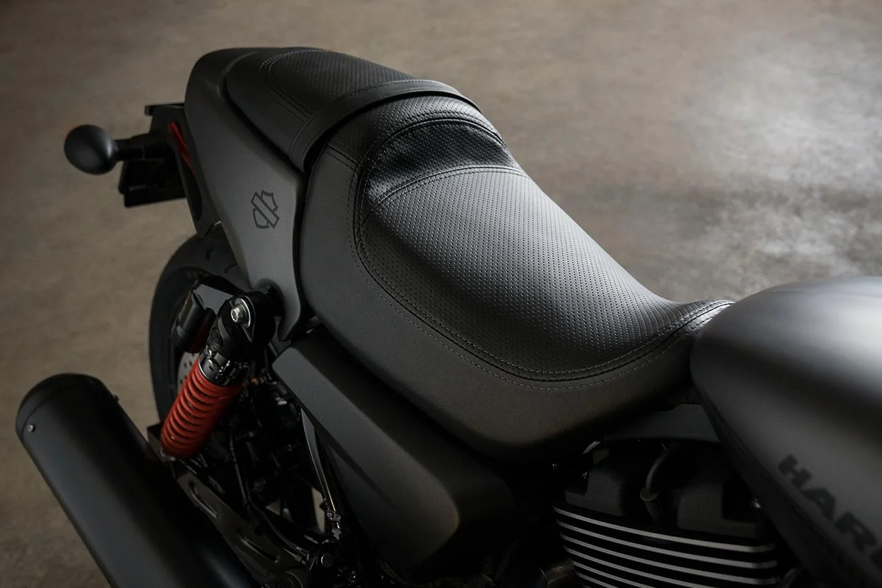 2017 Harley-Davidson Street Rod seat