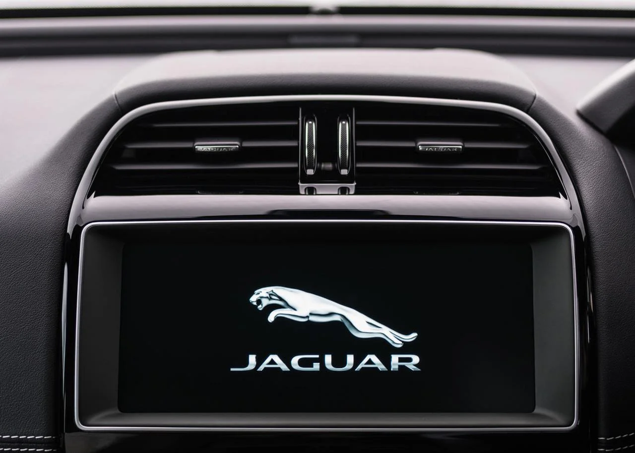 2017 Jaguar XE touchscreen
