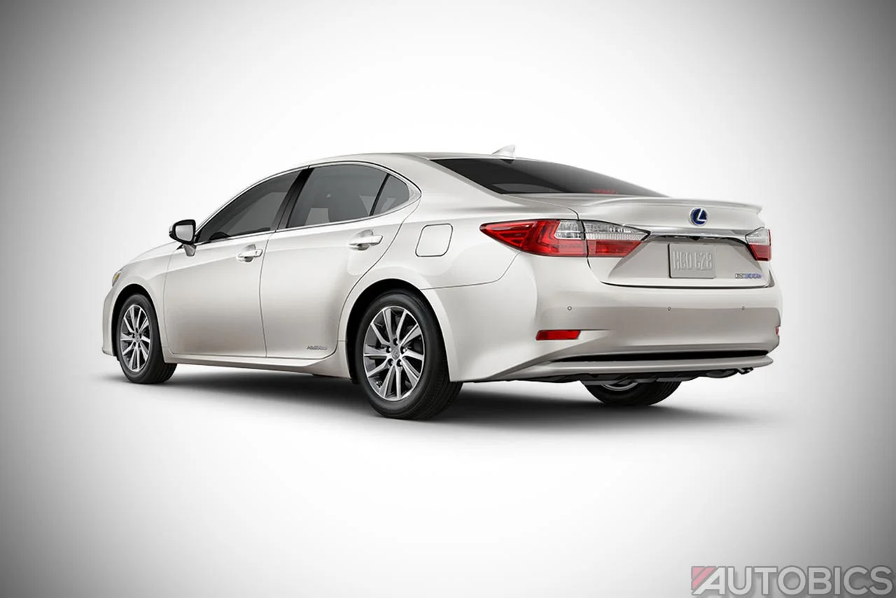 2017 Lexus ES300h rear left quarter