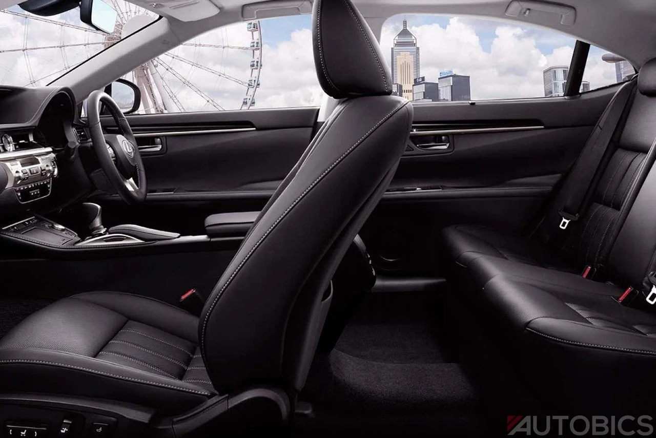 2017 Lexus ES300h seats