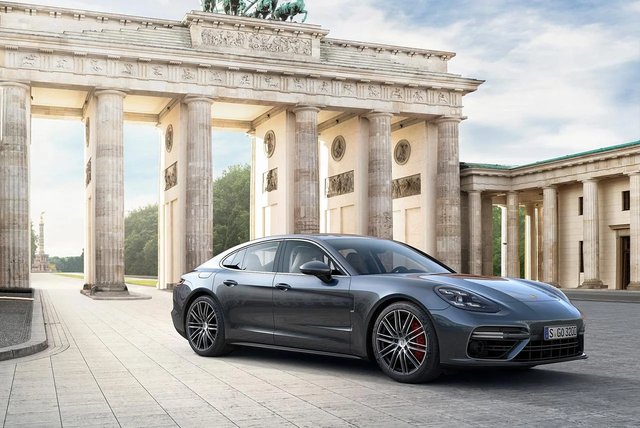 2017 Porsche Panamera Turbo front right quarter