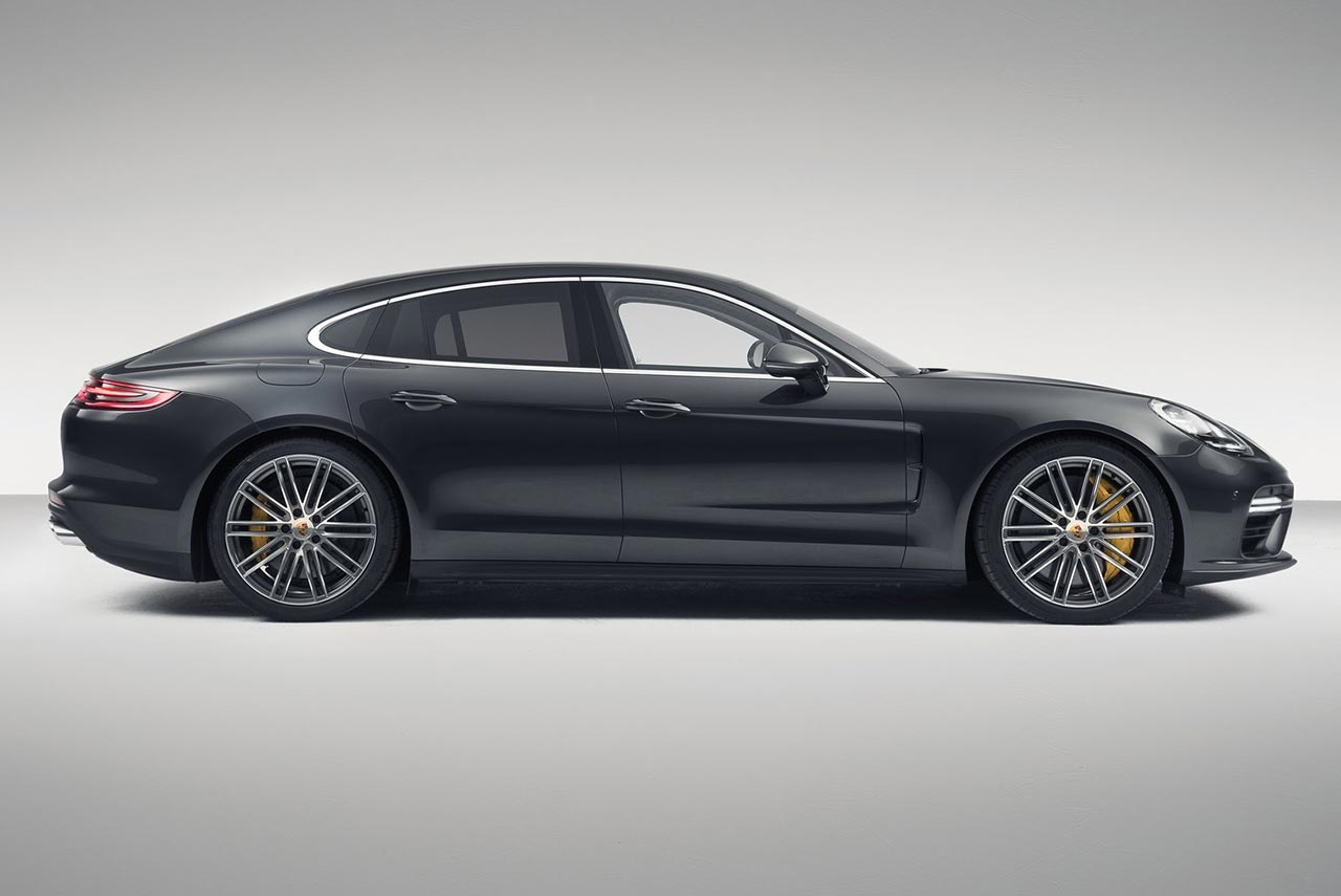 2017 Porsche Panamera Turbo side studio