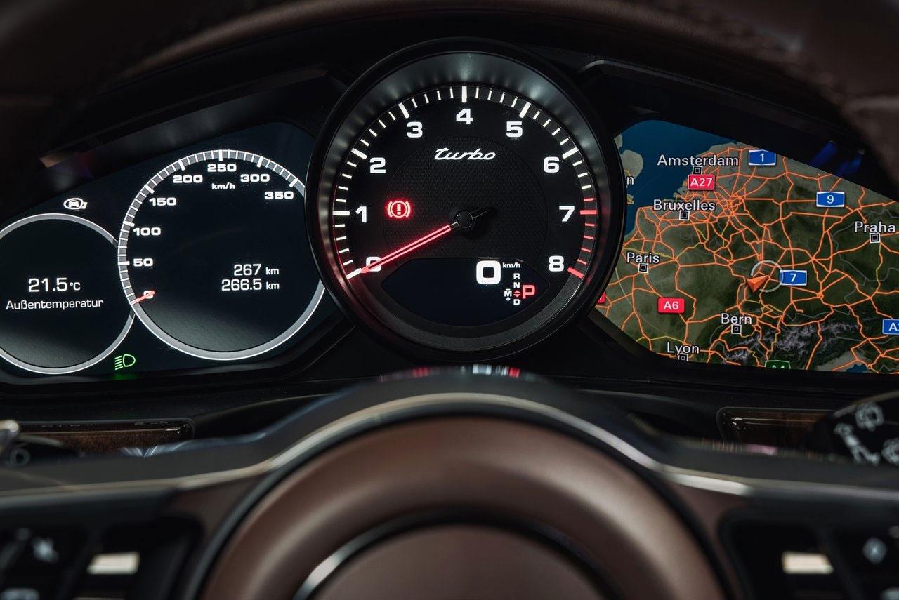 2018 Porsche Panamera Sport Turismo dials
