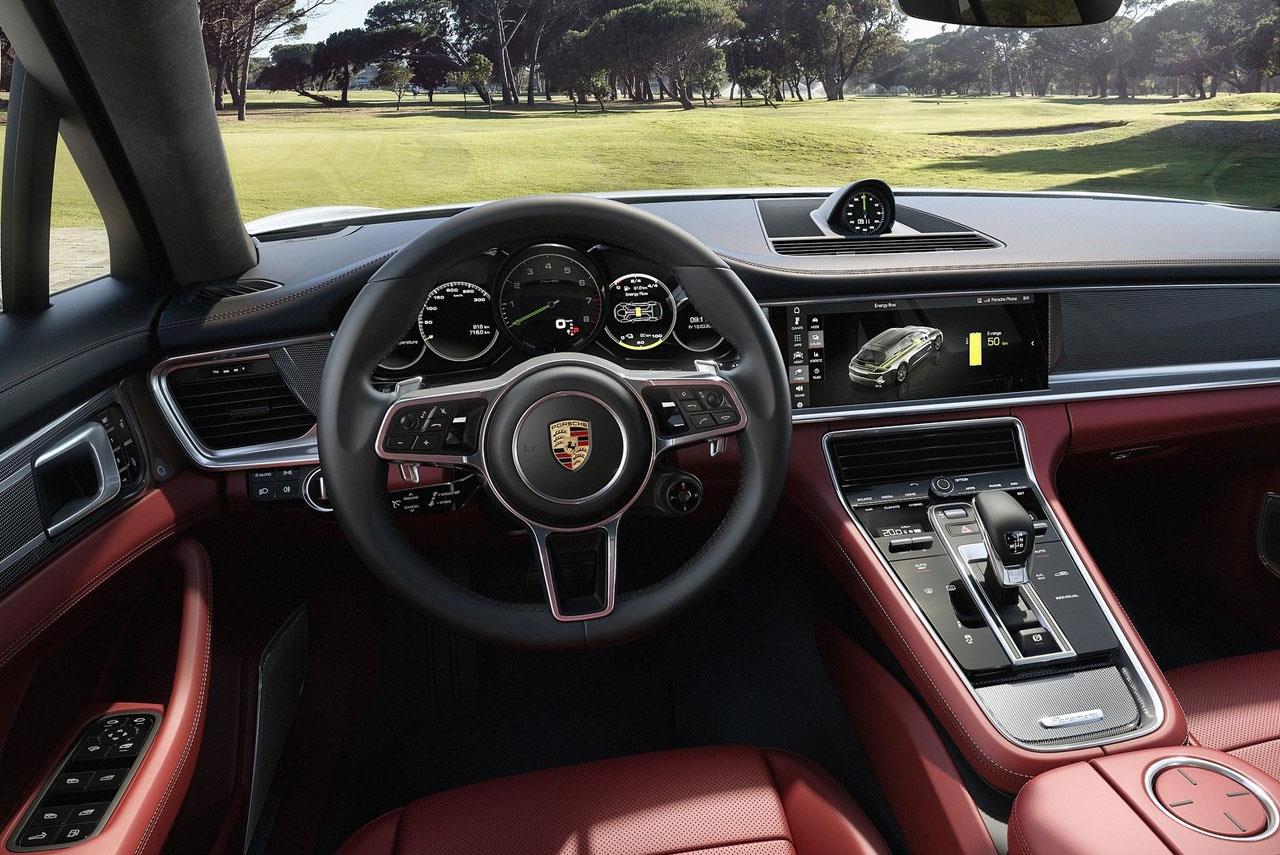2018 Porsche Panamera Sport Turismo interior
