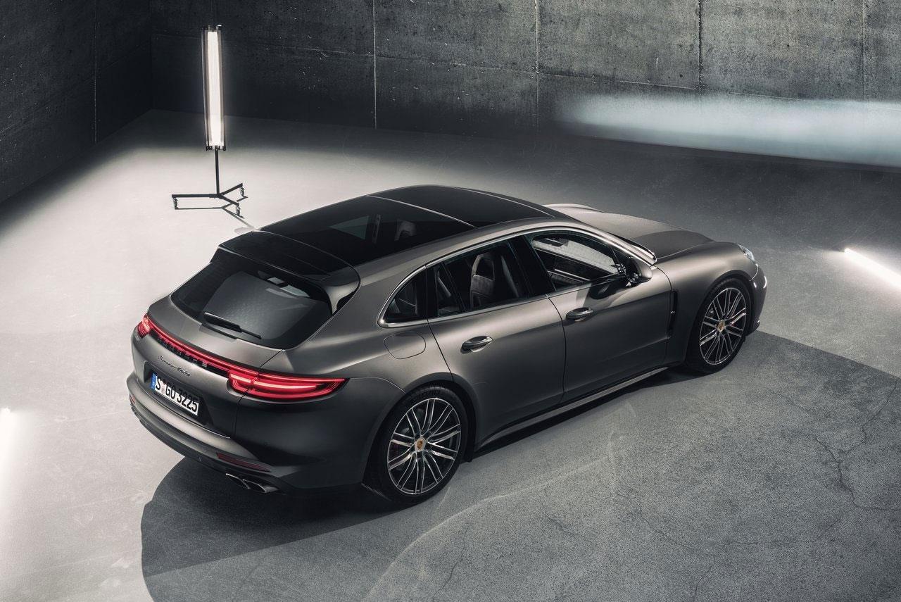 2018 Porsche Panamera Sport Turismo top rear