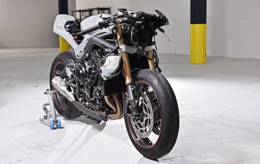 Triumph Daytona 675 by Zortrax front