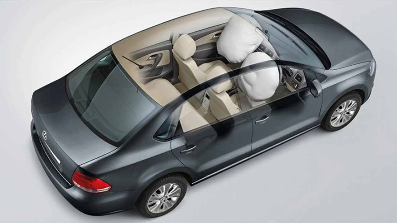 2017 Volkswagen Vento Highline Plus front airbags