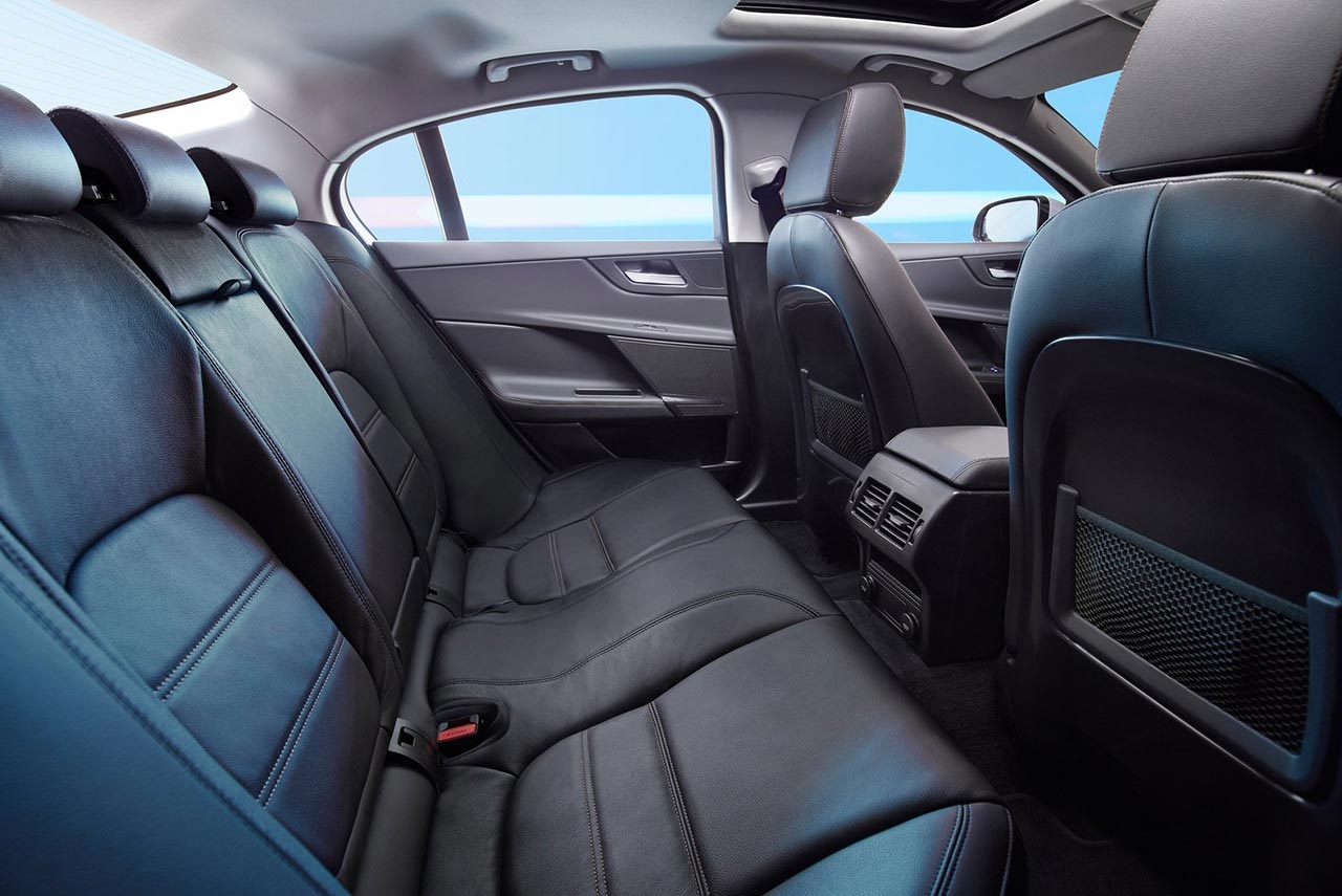 2016 jaguar xe rear seats