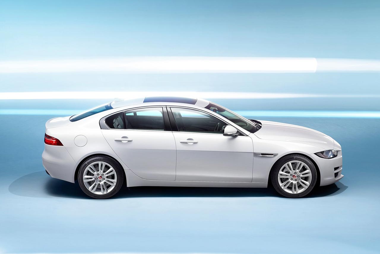 2016 jaguar xe side