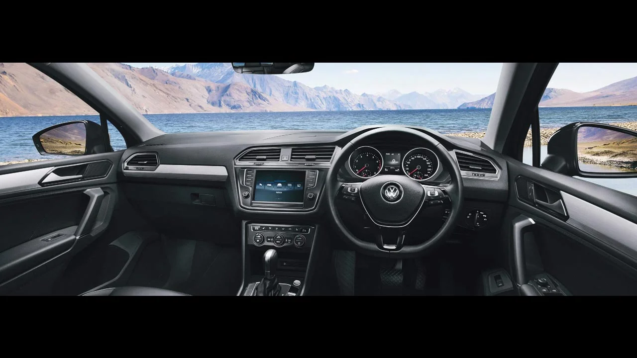 2017 Volkswagen Tiguan launched in India; Priced at INR 27.68 Lakh 9 2017 volkswagen tiguan dashboard