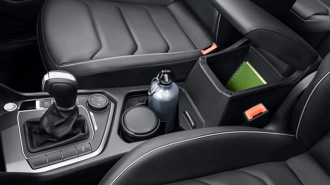 2017 Volkswagen Tiguan launched in India; Priced at INR 27.68 Lakh 12 2017 volkswagen tiguan front console