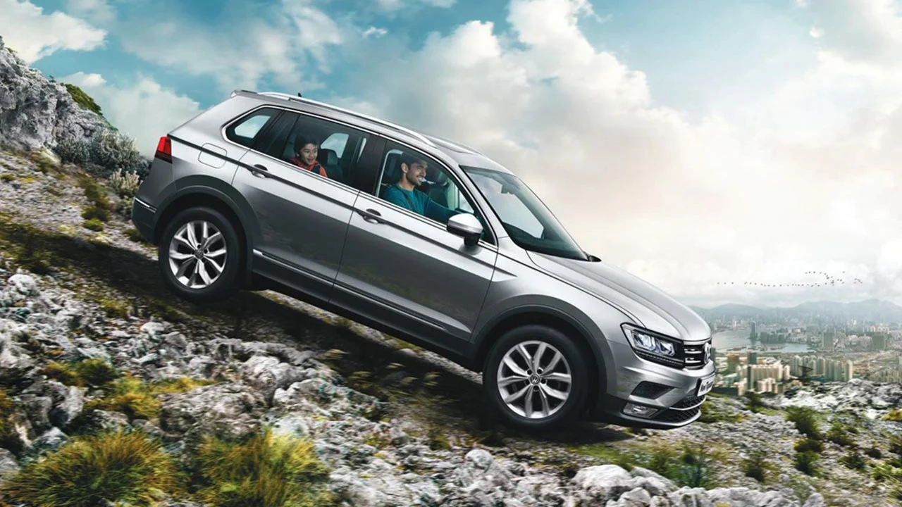 2017 Volkswagen Tiguan launched in India; Priced at INR 27.68 Lakh 6 2017 volkswagen tiguan right side