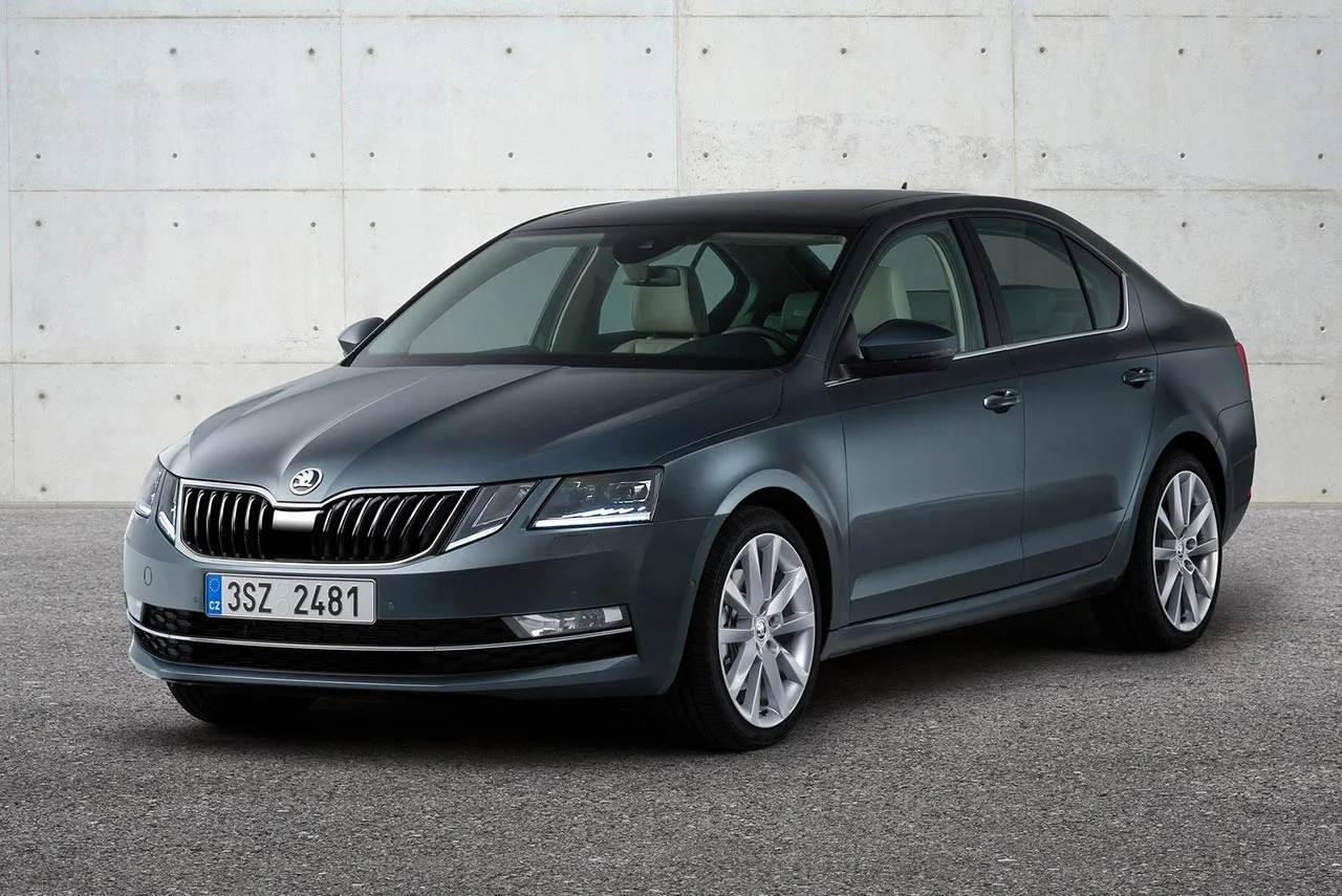 2017 skoda octavia front quarter