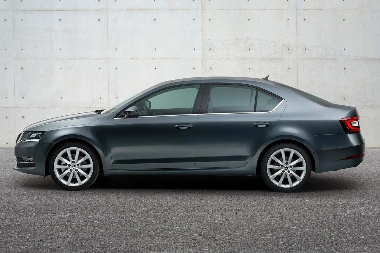 2017 skoda octavia side