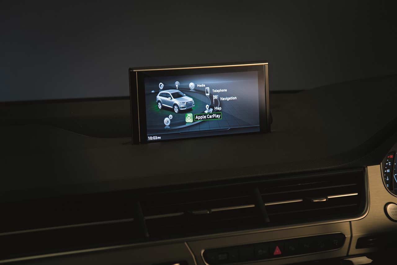 2017 audi q7 design edition smartphone interface