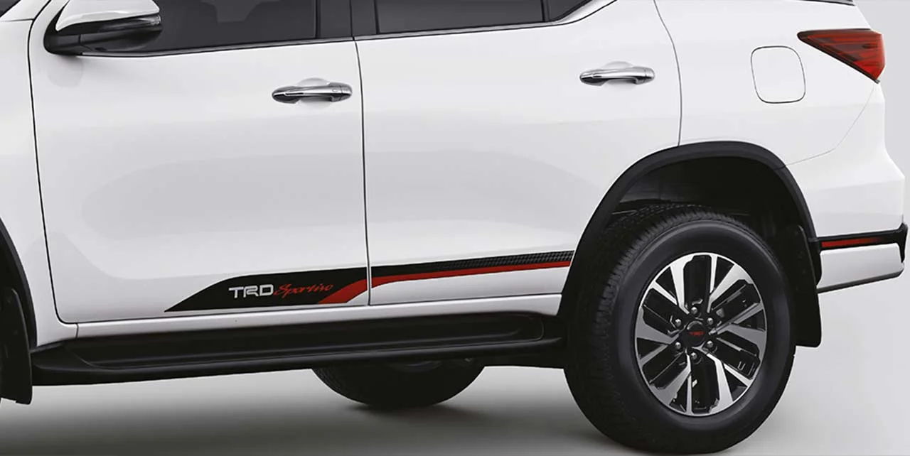 Toyota Fortuner TRD Sportivo Launched in India; Priced at INR 31.01 Lakh 7 2017 toyota fortuner trd sportivo side graphics