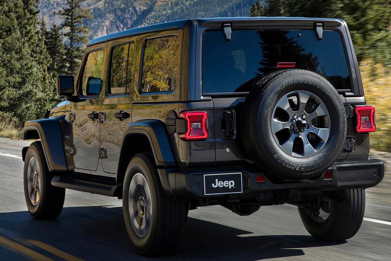 2018 Jeep Wrangler Unlimited Sahara - AUTOBICS