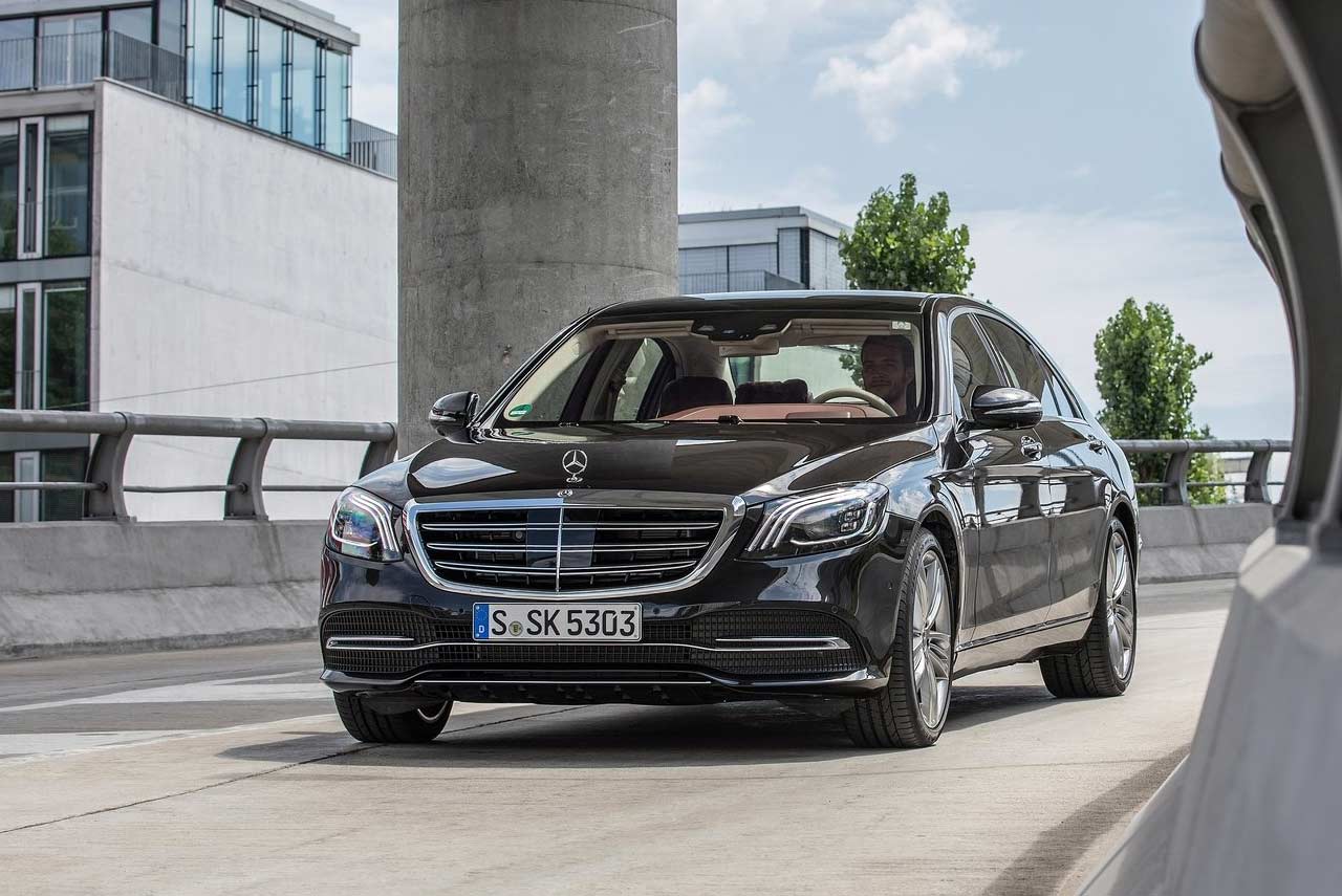 2018 Mercedes-Benz S-Class Front Quarter