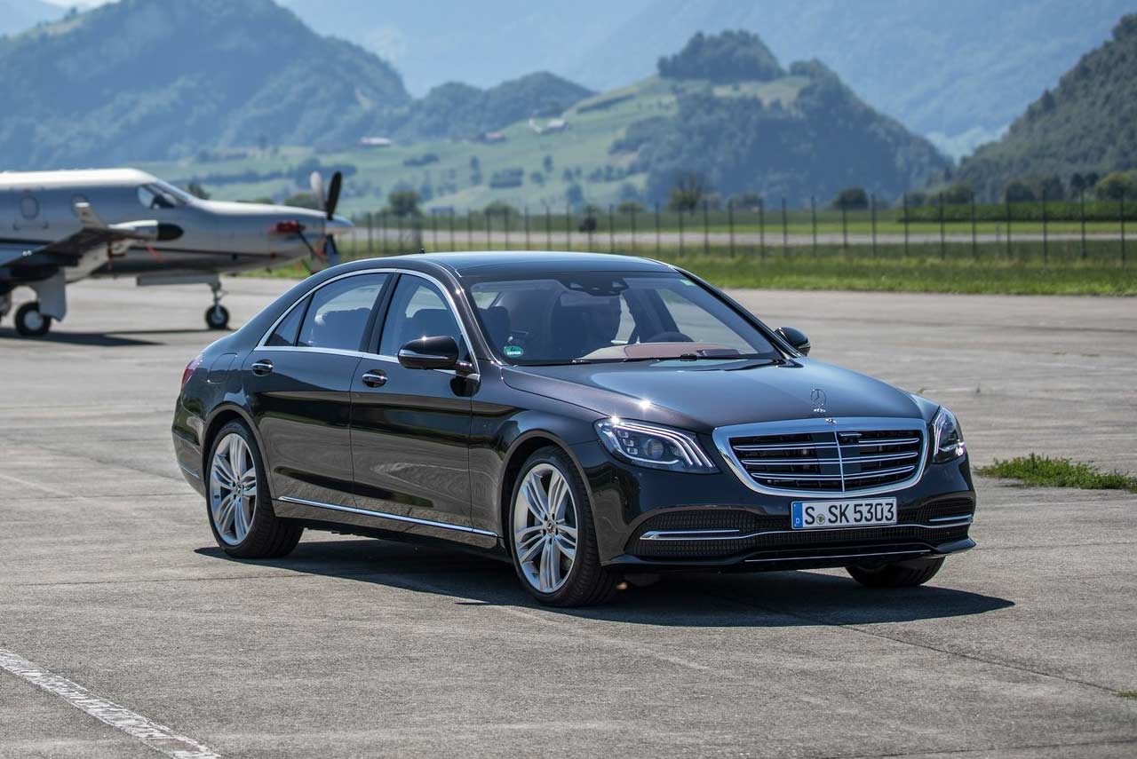 2018 Mercedes-Benz S-Class Front Right View