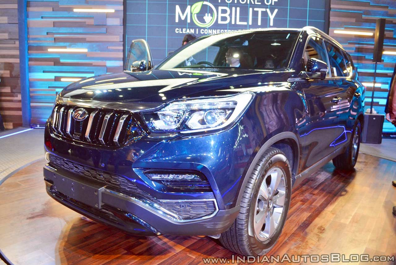 Mahindra Rexton XUV 700 Auto Expo 2018 IAB Front Quarter