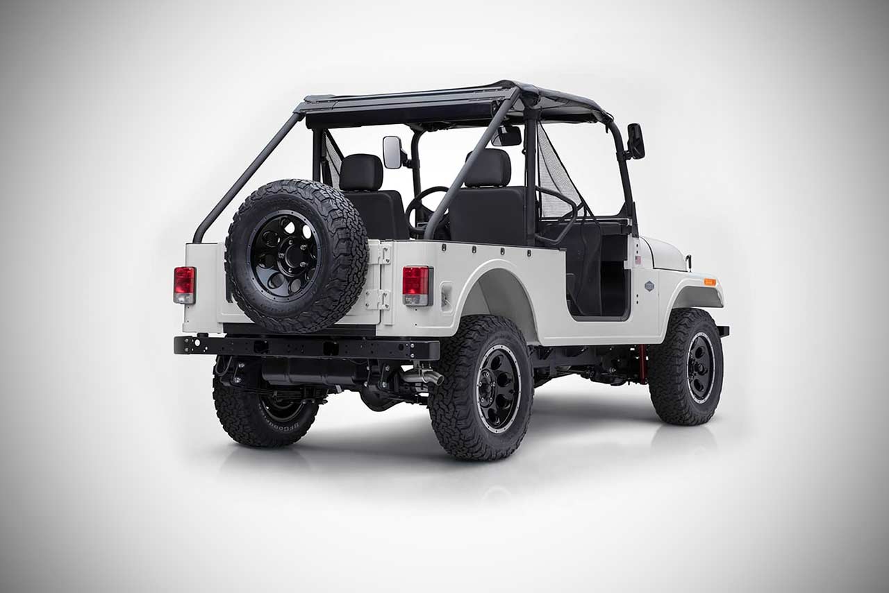 Mahindra ROXOR Classic White (4)