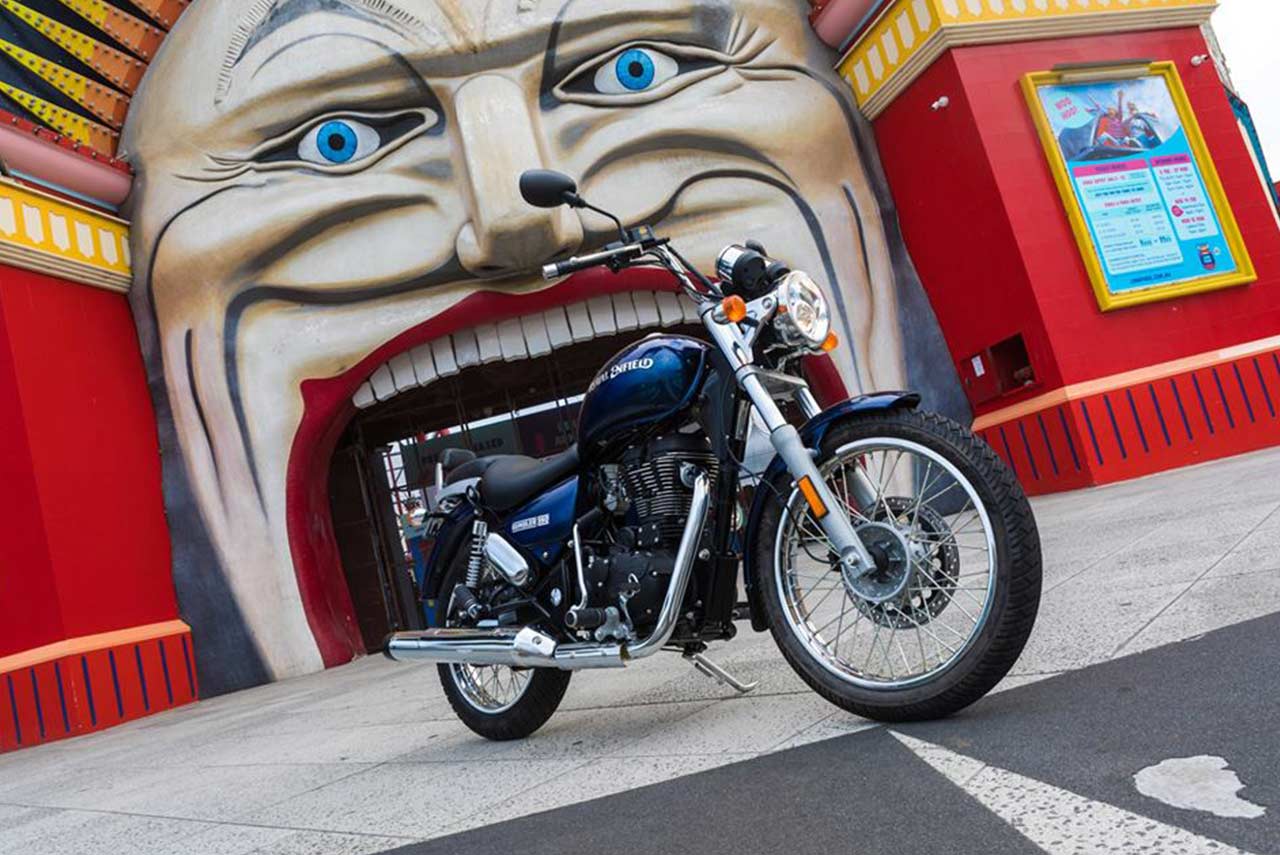 Royal Enfield Rumbler 350 Marine Front Quarter 2018