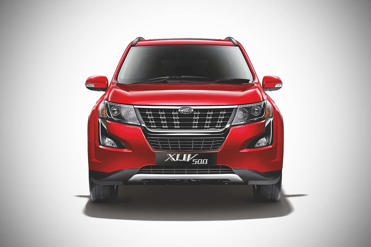 2018 Mahindra XUV500 front