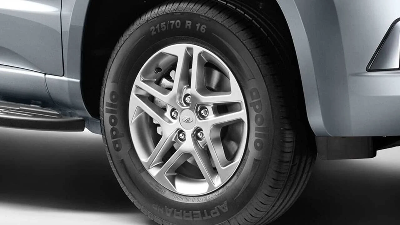 Mahindra TUV300 Plus launched in India; Priced at INR 9.47 Lakh 14 Mahindra TUV300 Plus Alloy Wheel 2018