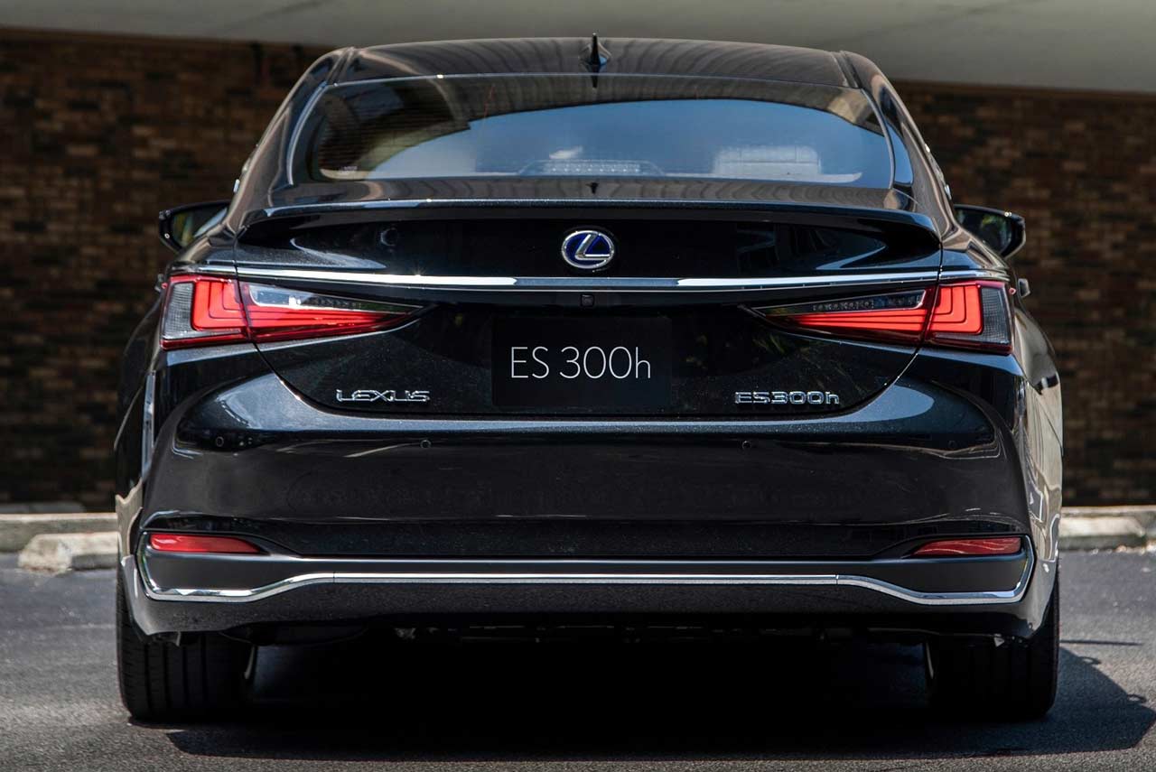 2018 Lexus ES 300h Rear