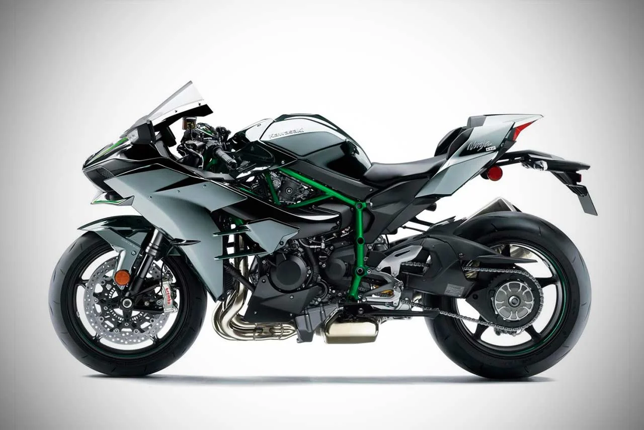 2019 Kawasaki Ninja H2 Carbon Cornering