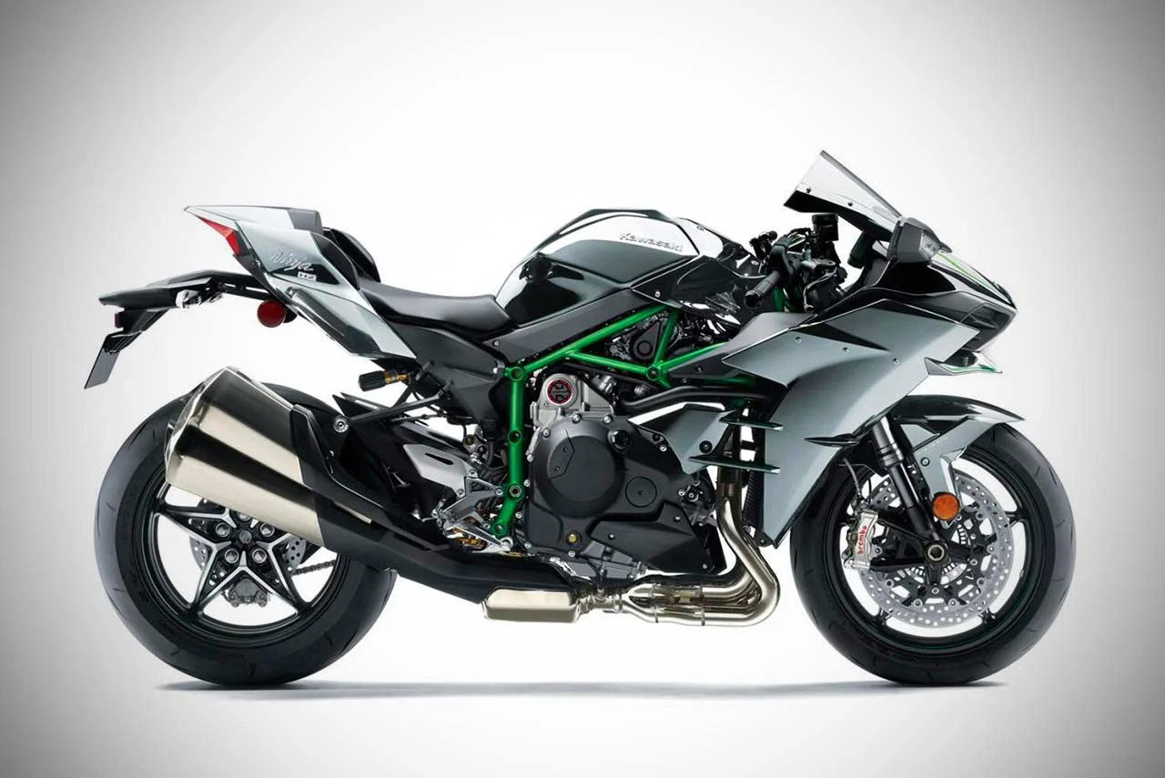 2019 Kawasaki Ninja H2 Carbon Cornering
