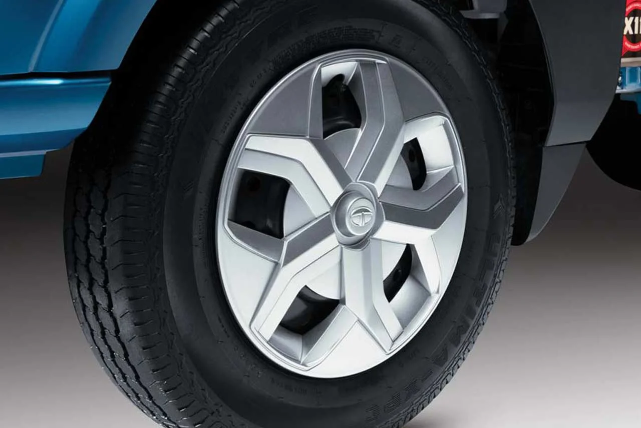 Tata Intra AC and Music System 2019