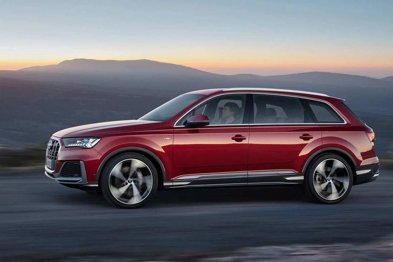 2020 Audi Q7 Side