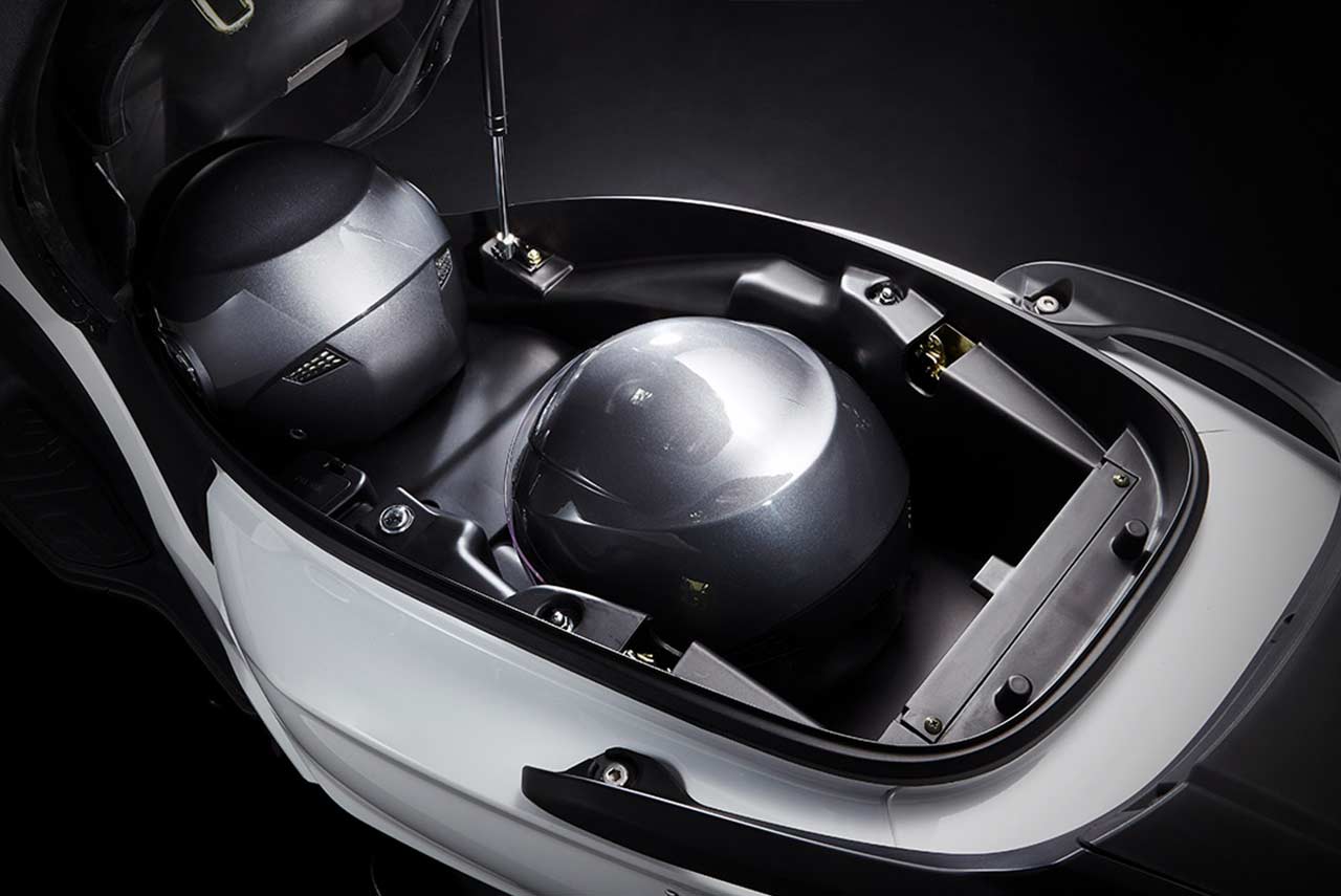 22KYMCO Xtown 300i Underseat Storage 2019