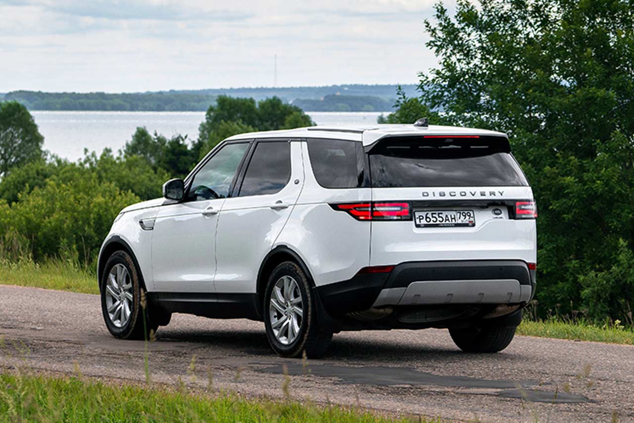 Land Rover Discovery 2.0 l diesel rear quarter