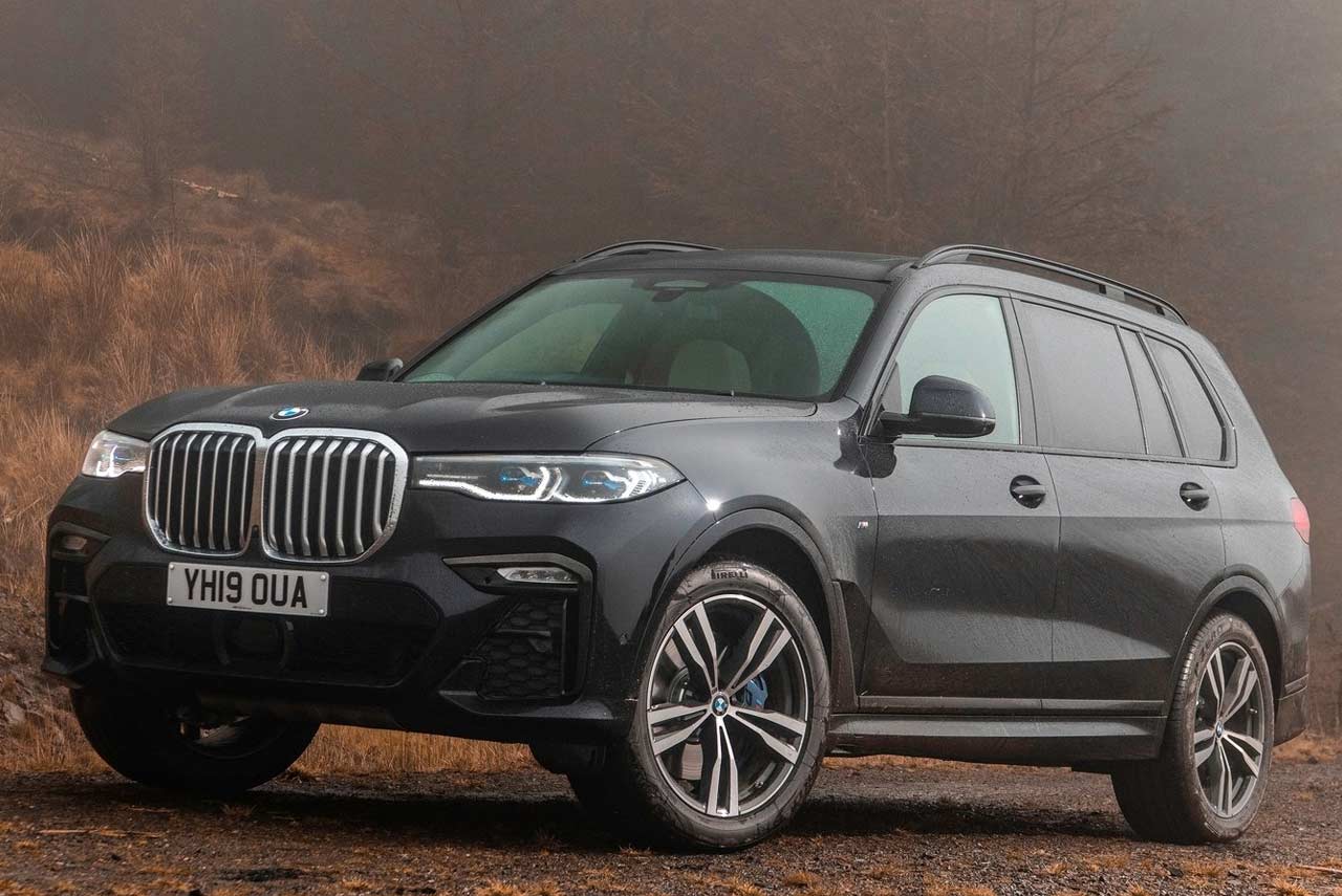 BMW X7 M Sport Package xDrive30d Front Quarter 2019