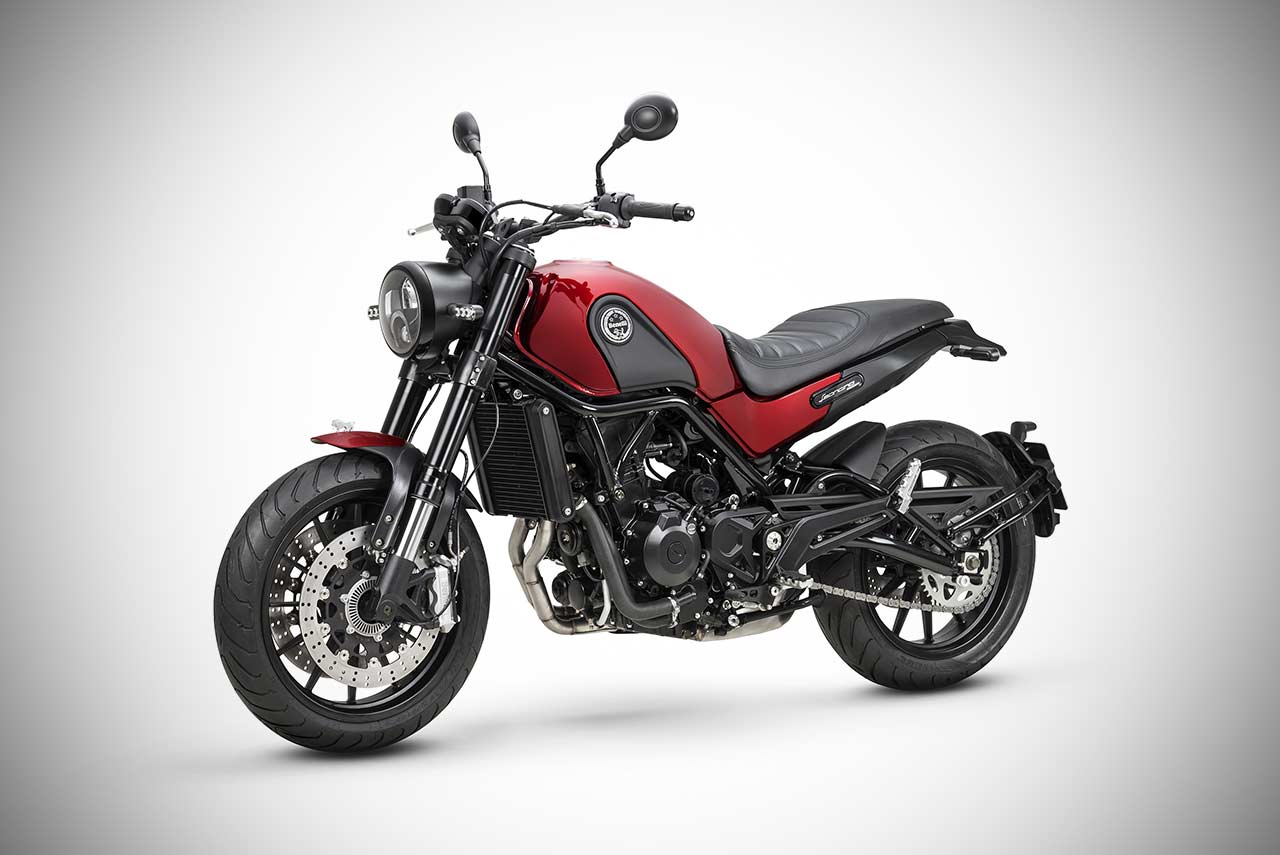 Benelli Leoncino 500 Red Front Left 2019