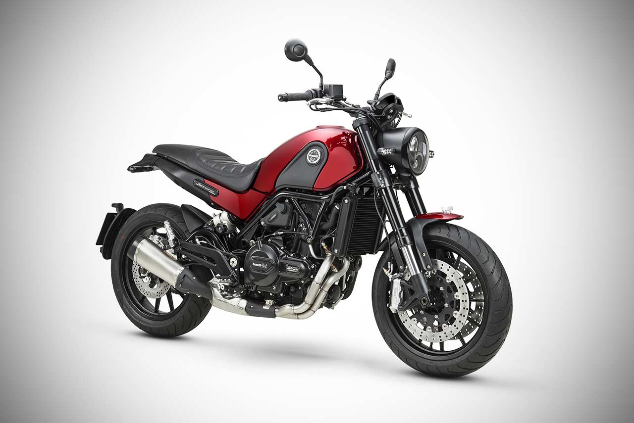 Benelli Leoncino 500 Red Front Right 2019