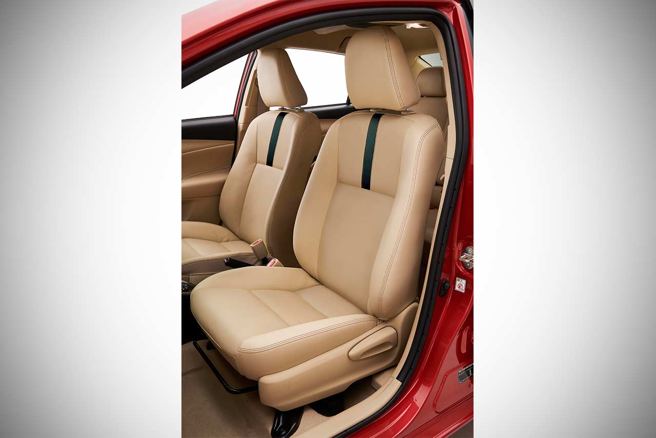 2019 Toyota Yaris Front Seats