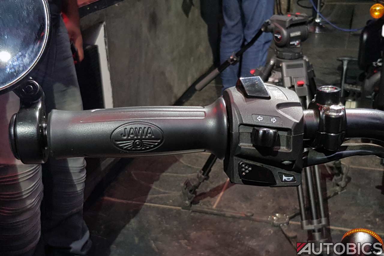 Jawa Perak Left Handle Controls 2019