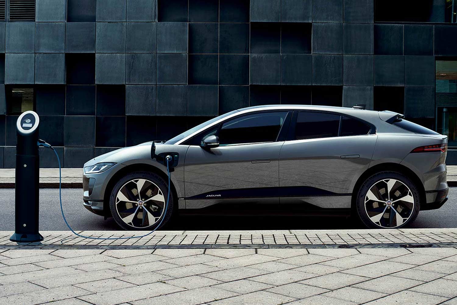 Jaguar I-PACE Charging 2021