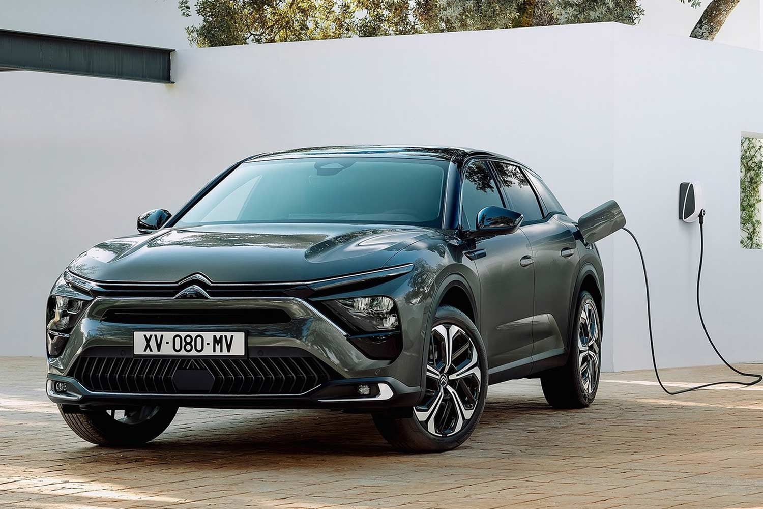 Citroen C5 X Charging 2021