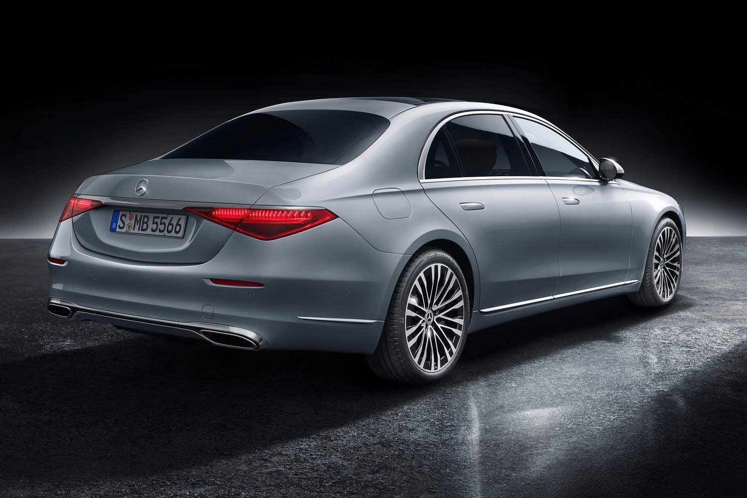 2021 Mercedes-Benz S-Class Rear Quarter View