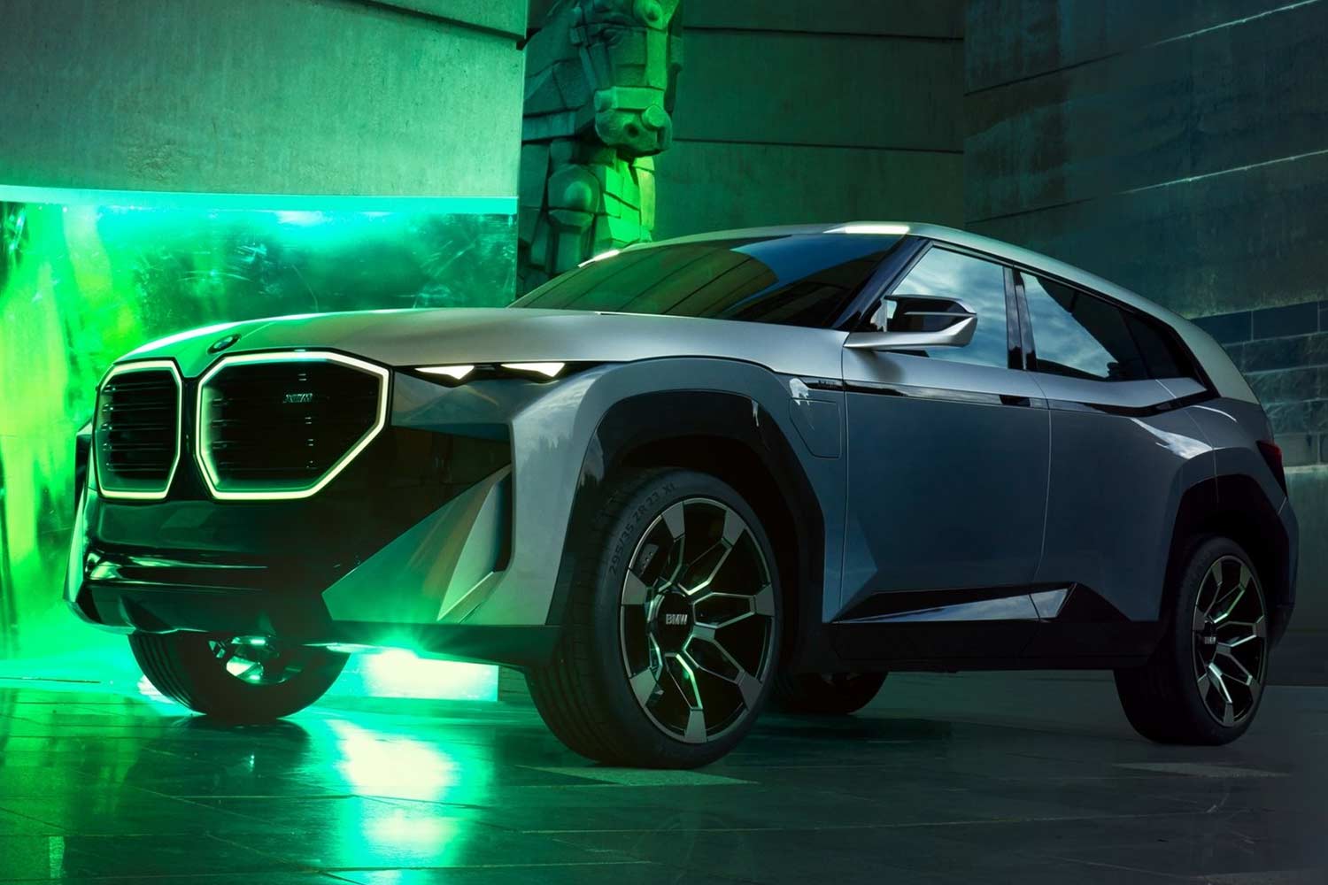 2021 BMW XM Concept Front Left Quarter