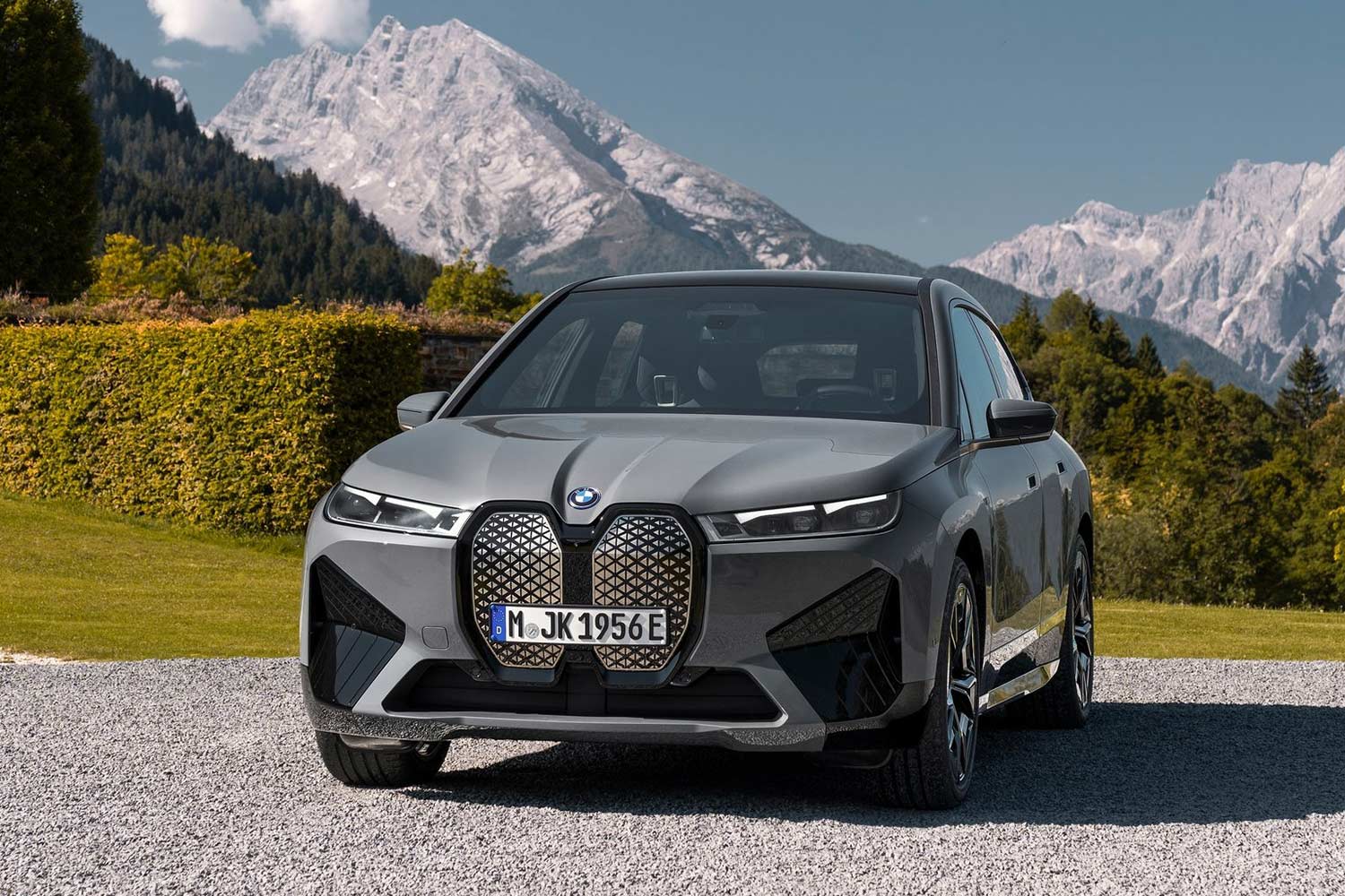 2022 BMW iX M60 Front