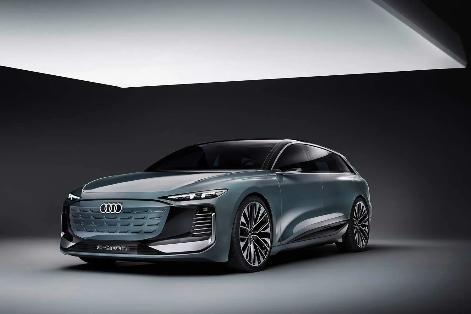 2022 Audi A6 Avant e-tron Concept Front Left