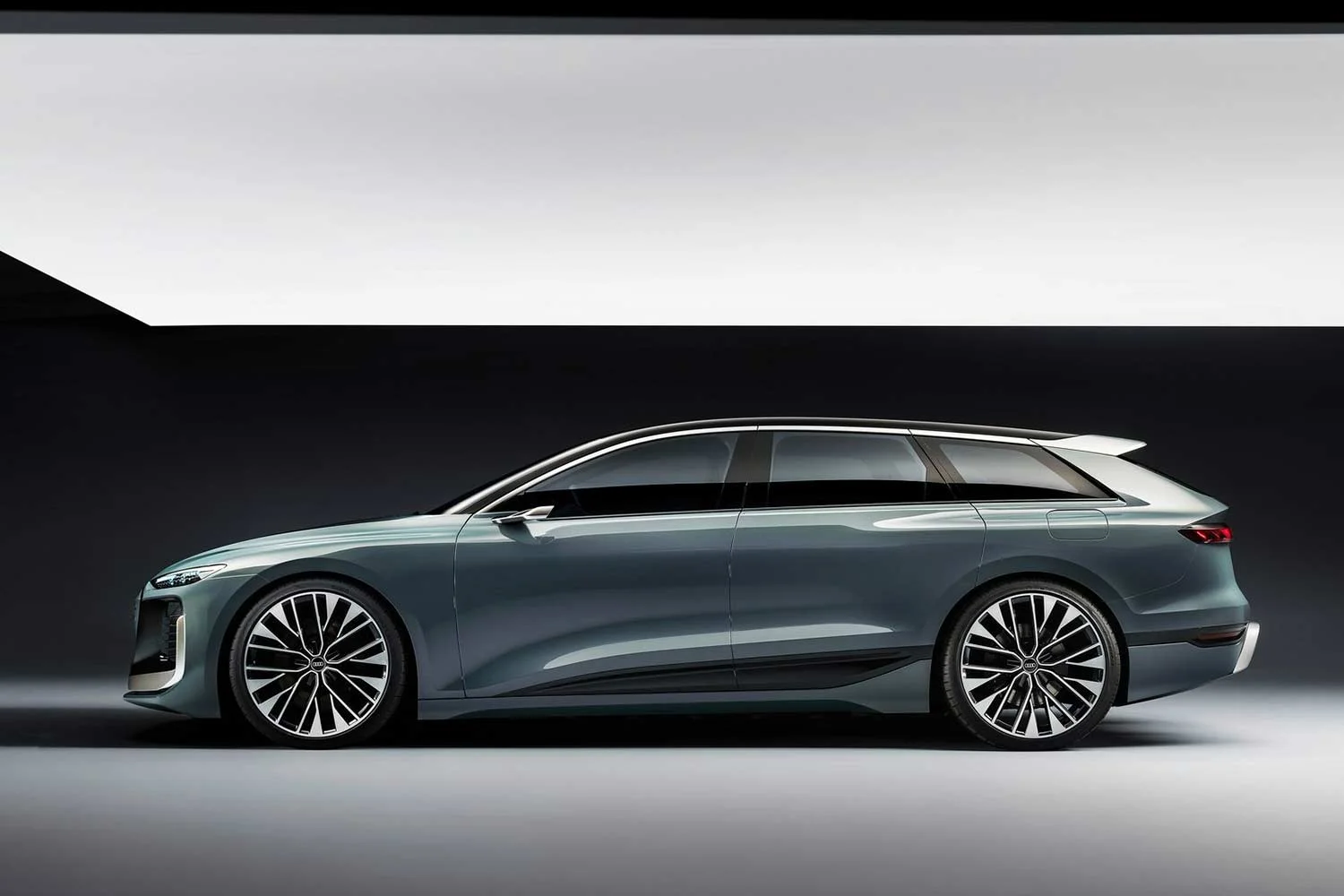 2022 Audi A6 Avant e-tron Concept Side