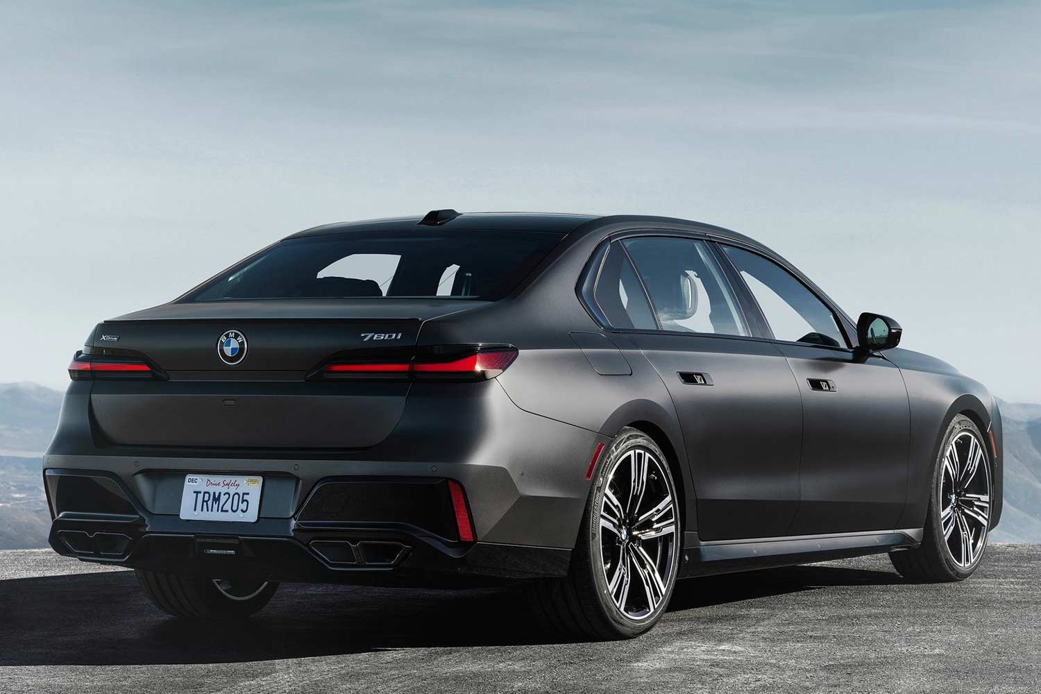 2023 BMW 7-Series 760i xDrive Shadowline Black Rear Quarter